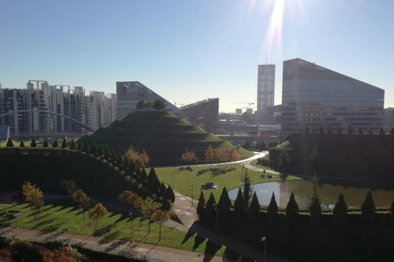 Fiera Milanocity View With Terrace Next To Shopping Mall 아파트 외부 사진