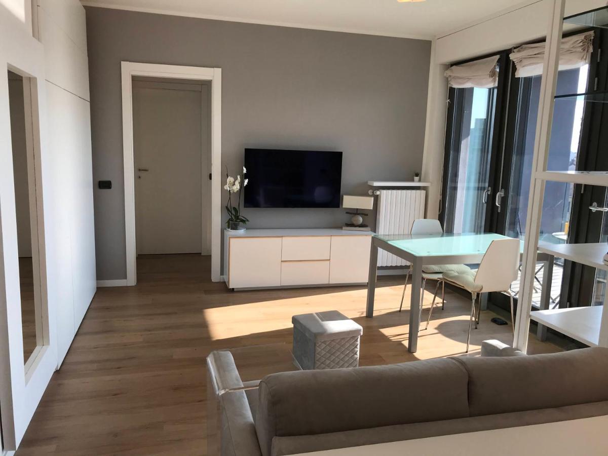 Fiera Milanocity View With Terrace Next To Shopping Mall 아파트 외부 사진